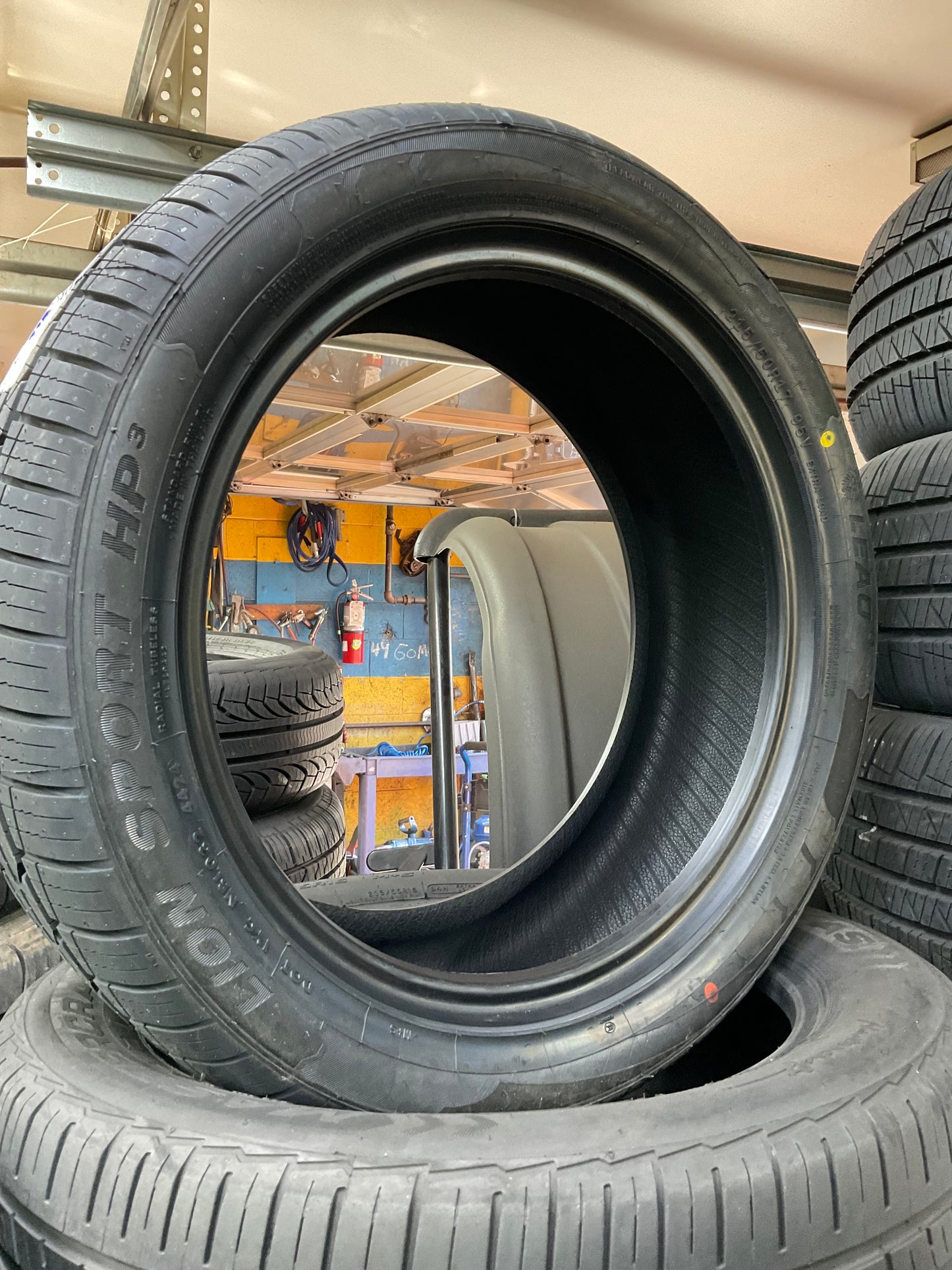 215/50/17 Leao Tire Lion Sport HP3 XL 95v