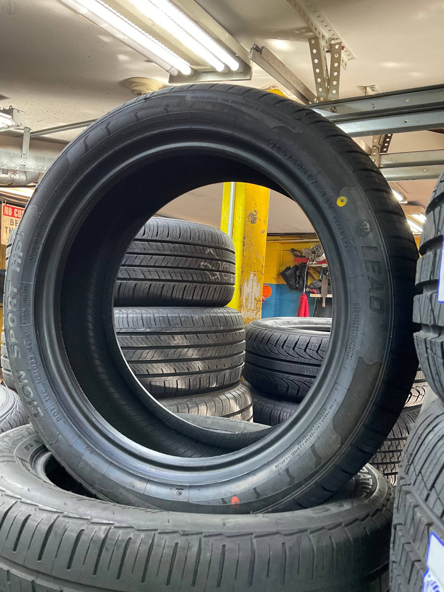 215/50/17 Leao Tire Lion Sport HP3 XL 95v