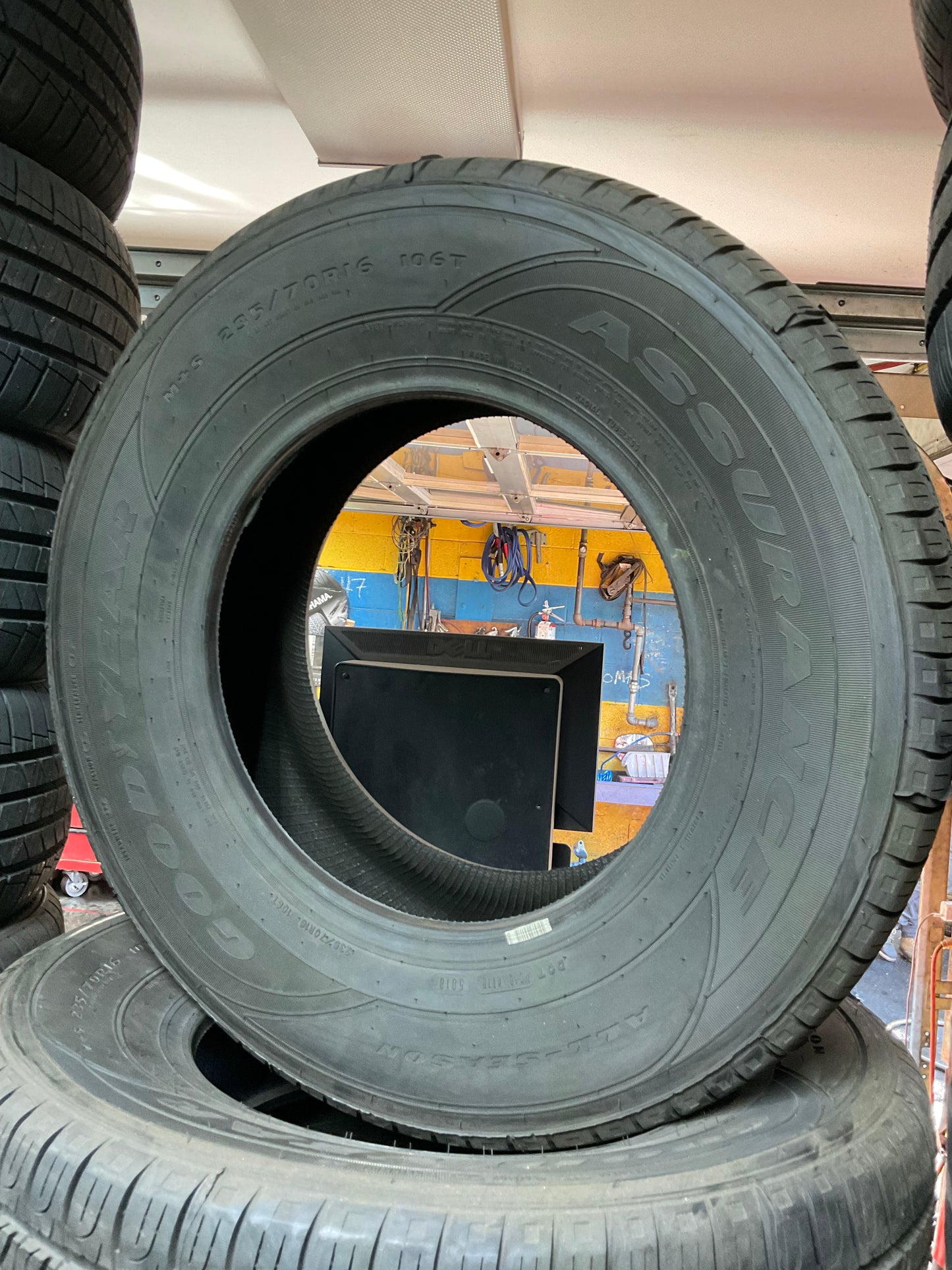 235/70/16 Goodyear Assurance 106T M+S. All-season