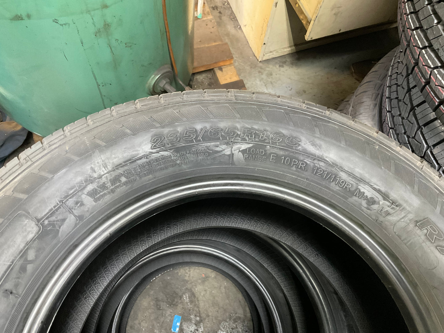 235/65R16C 121/119R E Westlake
