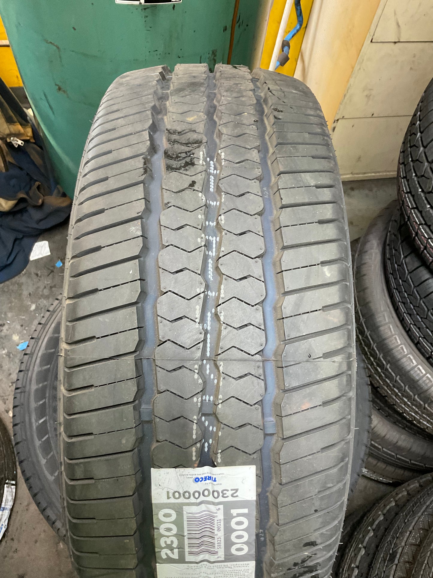 235/65R16C 121/119R E Westlake