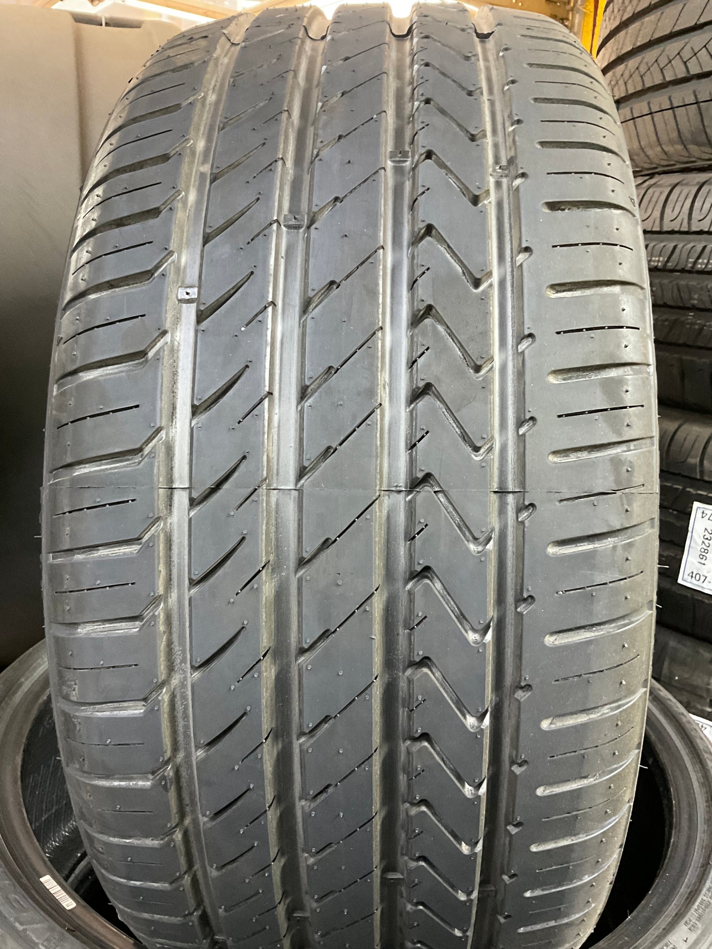 245/30R20 Lexani LX-Twenty 97w BSW XL