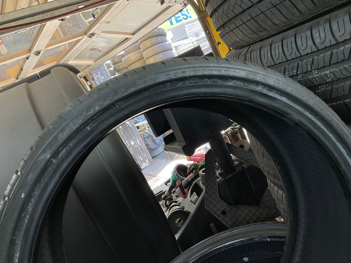 245/30R20 Lexani LX-Twenty 97w BSW XL