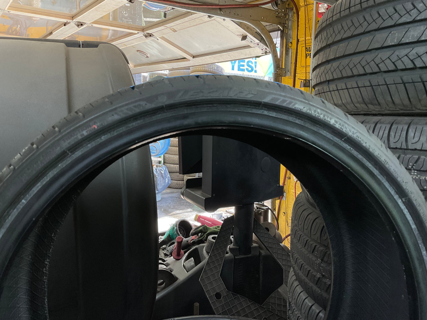 245/30R20 Lexani LX-Twenty 97w BSW XL