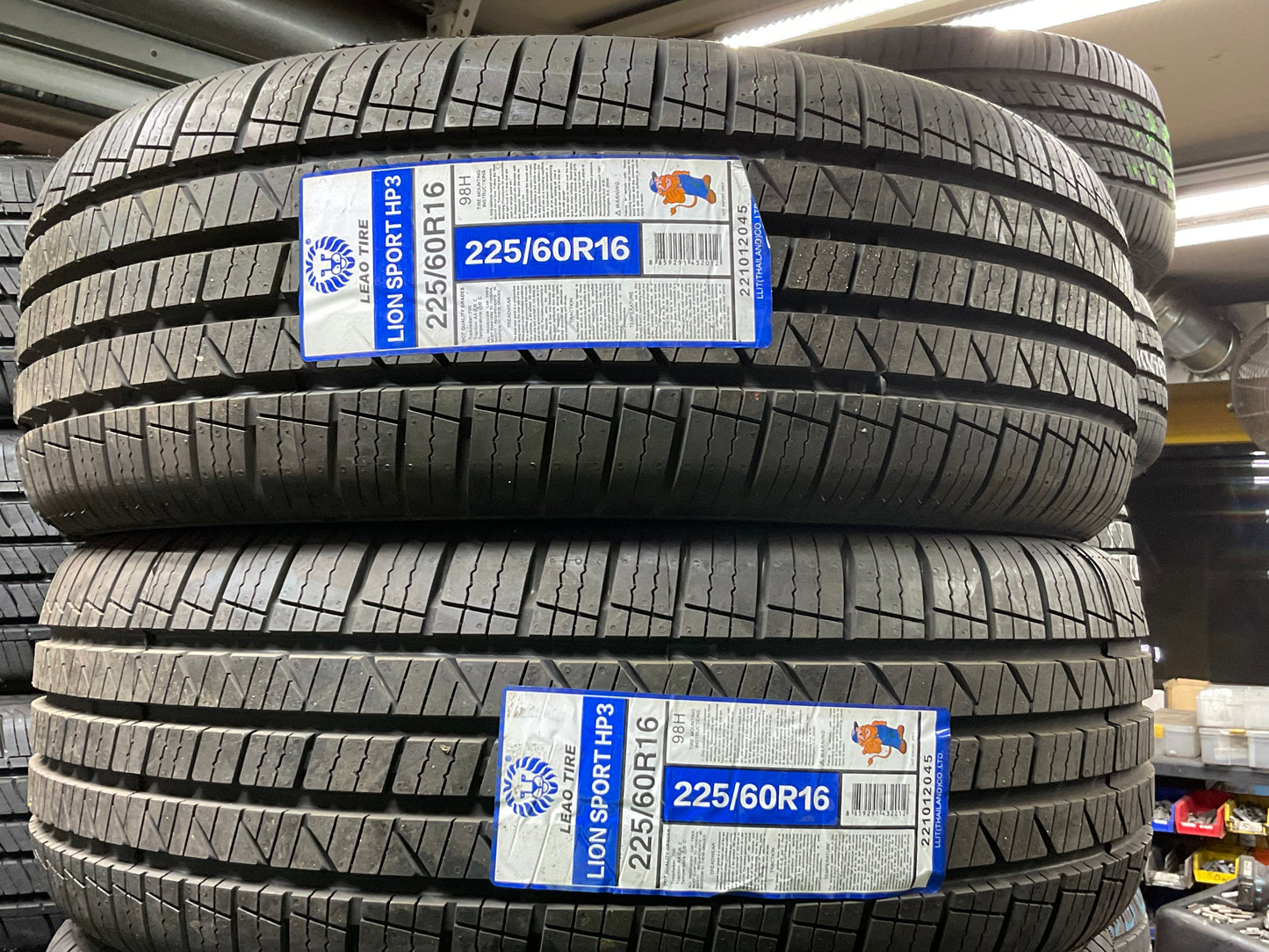 225/60/16 LEAO TIRES LION SPORTS HP3 - 98H