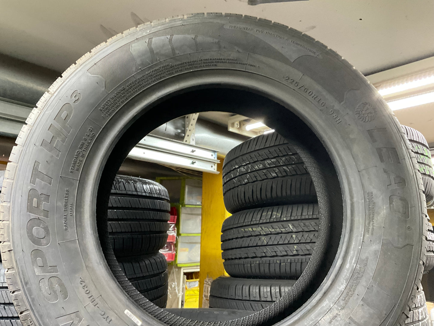 225/60/16 LEAO TIRES LION SPORTS HP3 - 98H