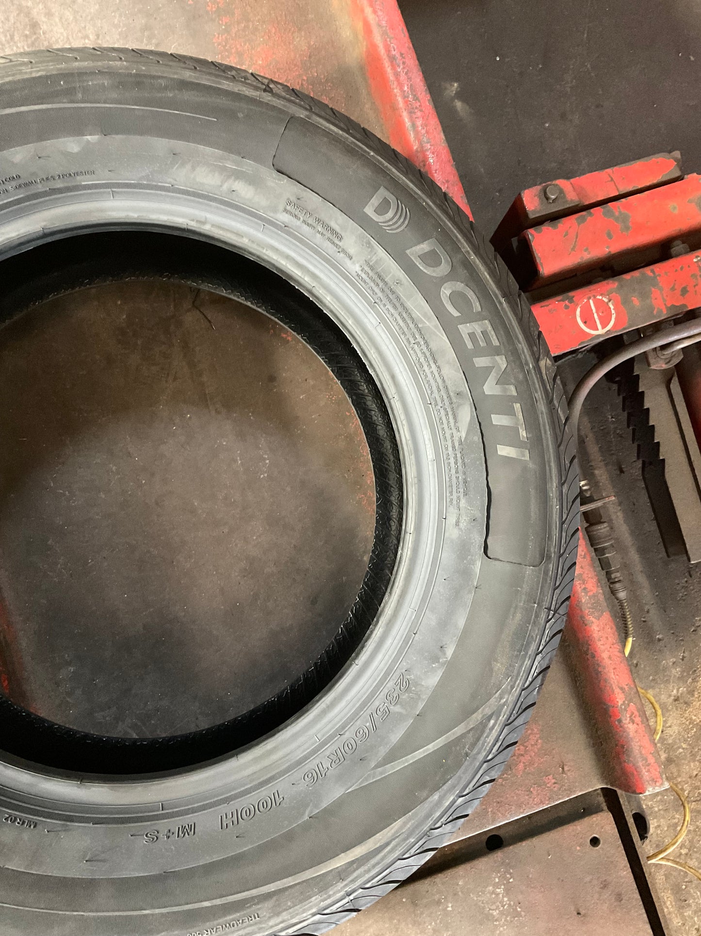 235/60R16 Dcenti DC33 UHP Summer