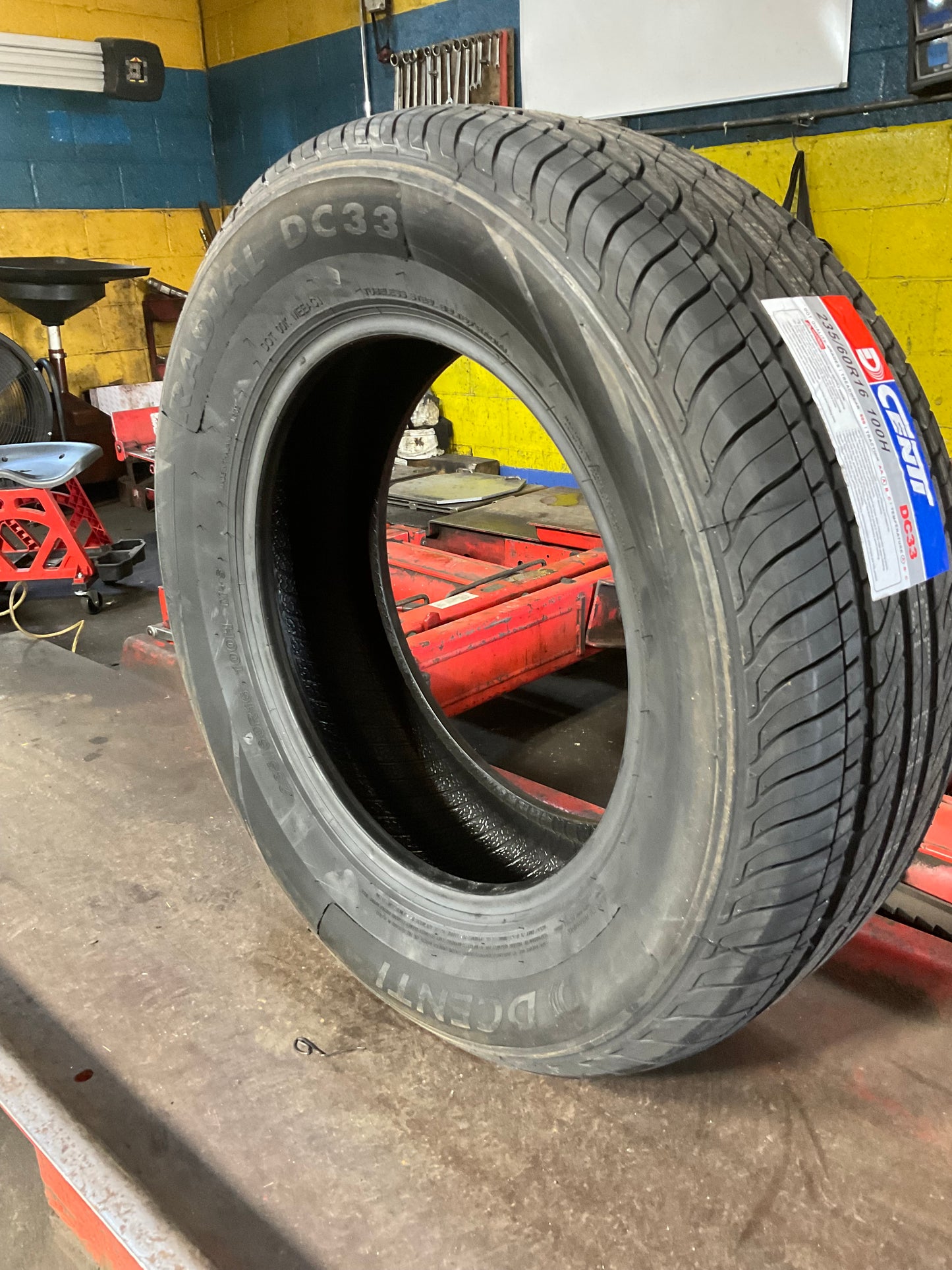 235/60R16 Dcenti DC33 UHP Summer