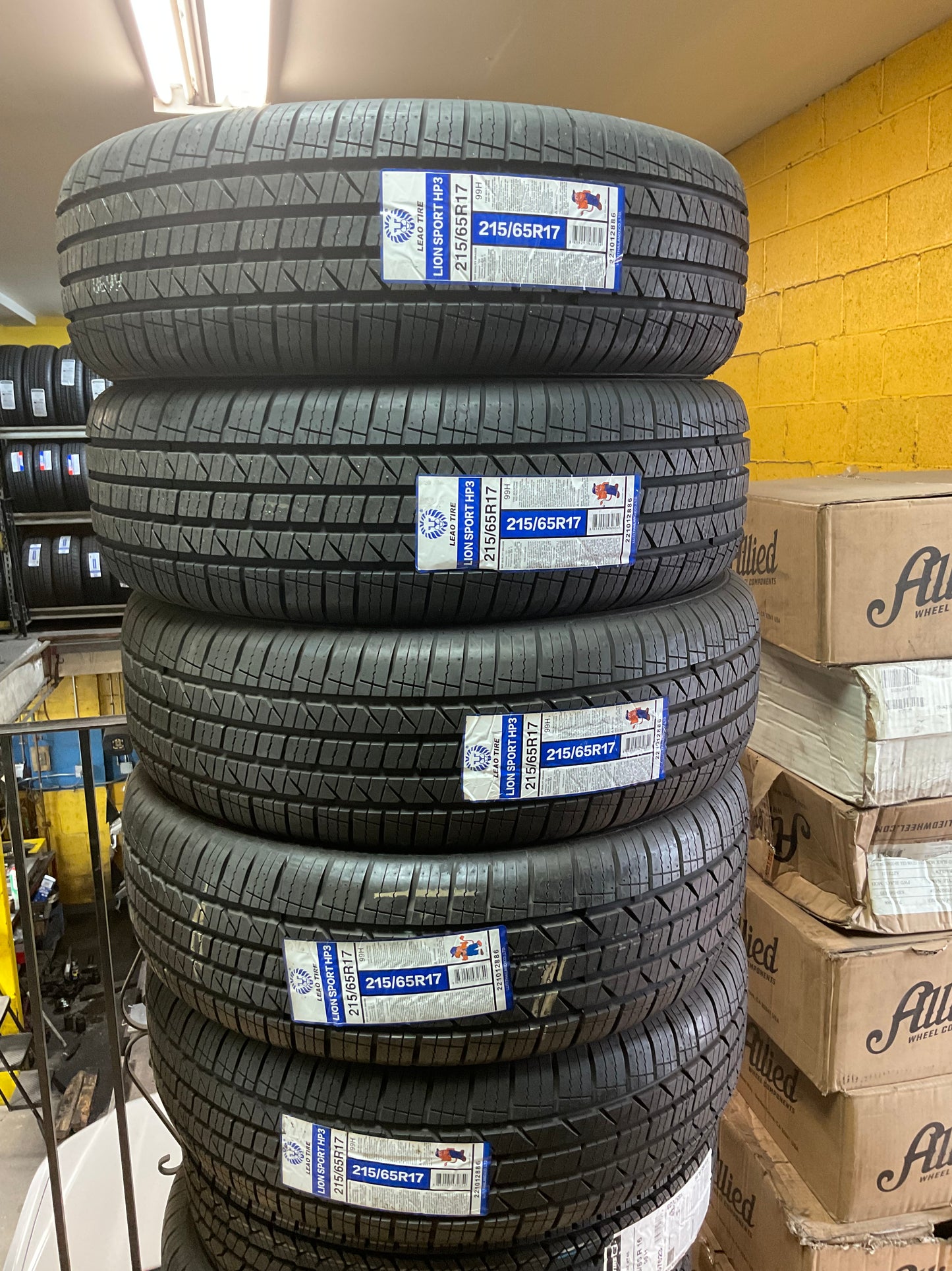 215/65r17 Leao Tire Lion Sport HP3 99h