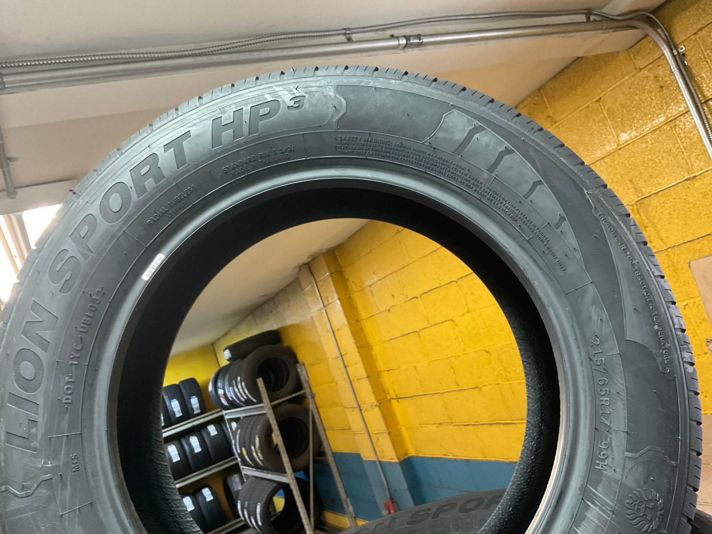 215/65r17 Leao Tire Lion Sport HP3 99h