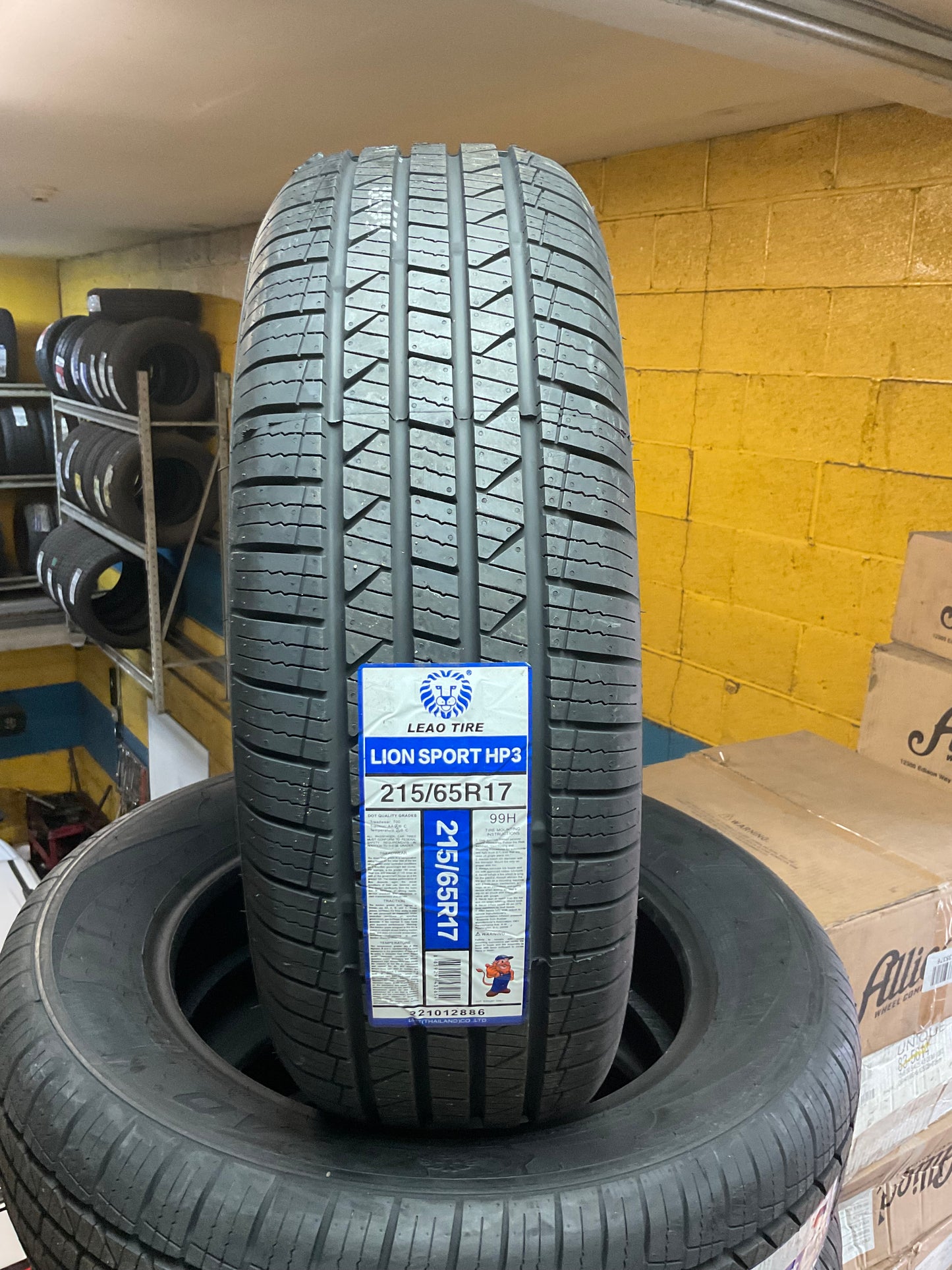 215/65r17 Leao Tire Lion Sport HP3 99h