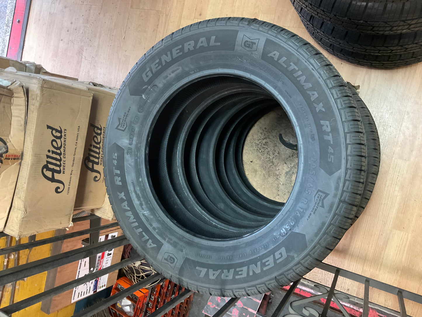205/65r16 General Tire Altimax rt45 95h