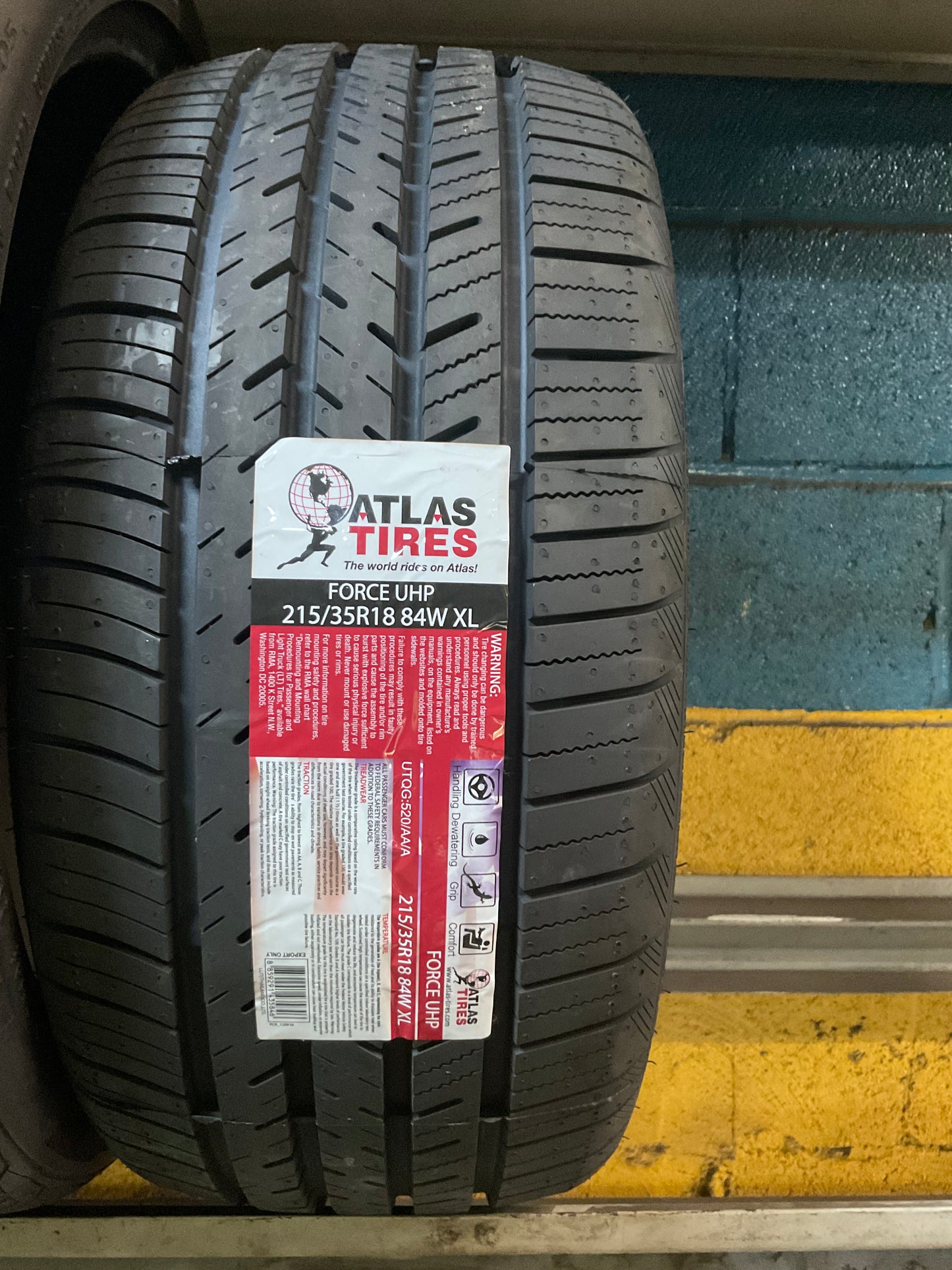 215/35/18 Atlas Tire Force UHP 84W XL