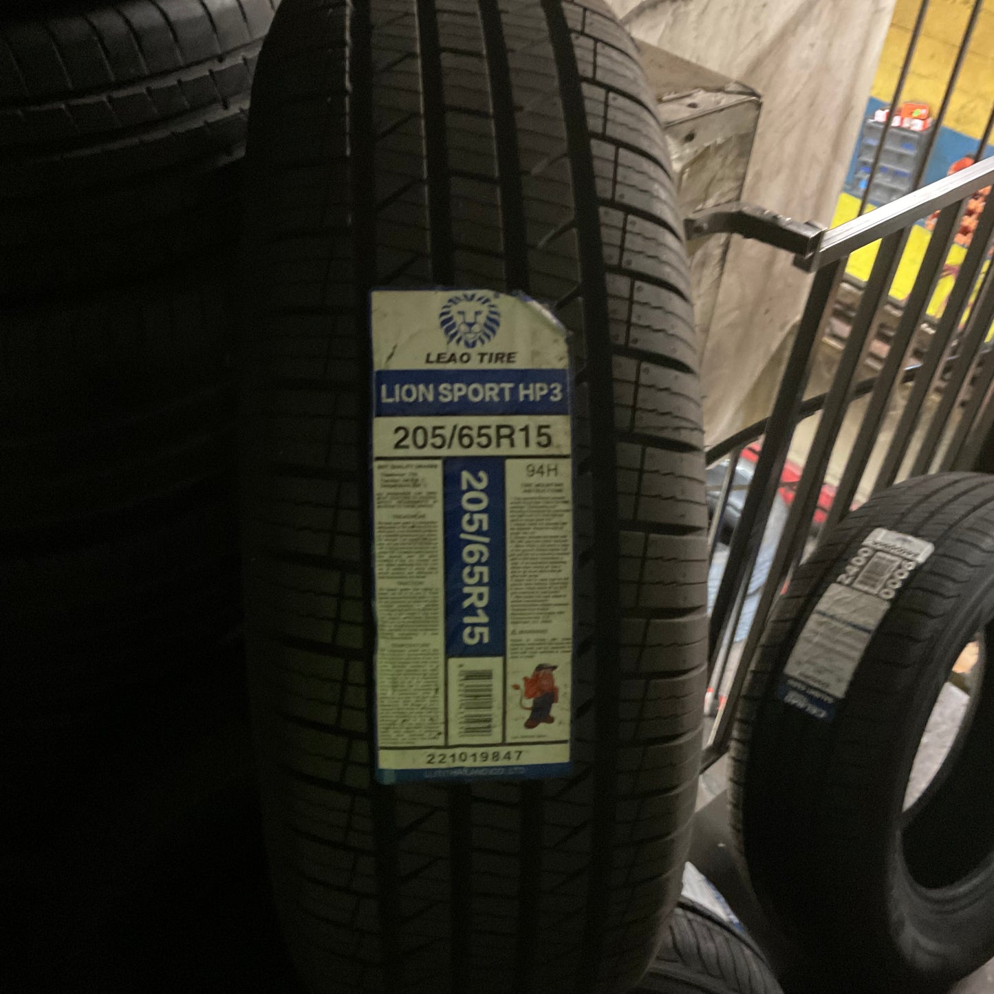 205/65R15 94H Leao Lion Sport HP3