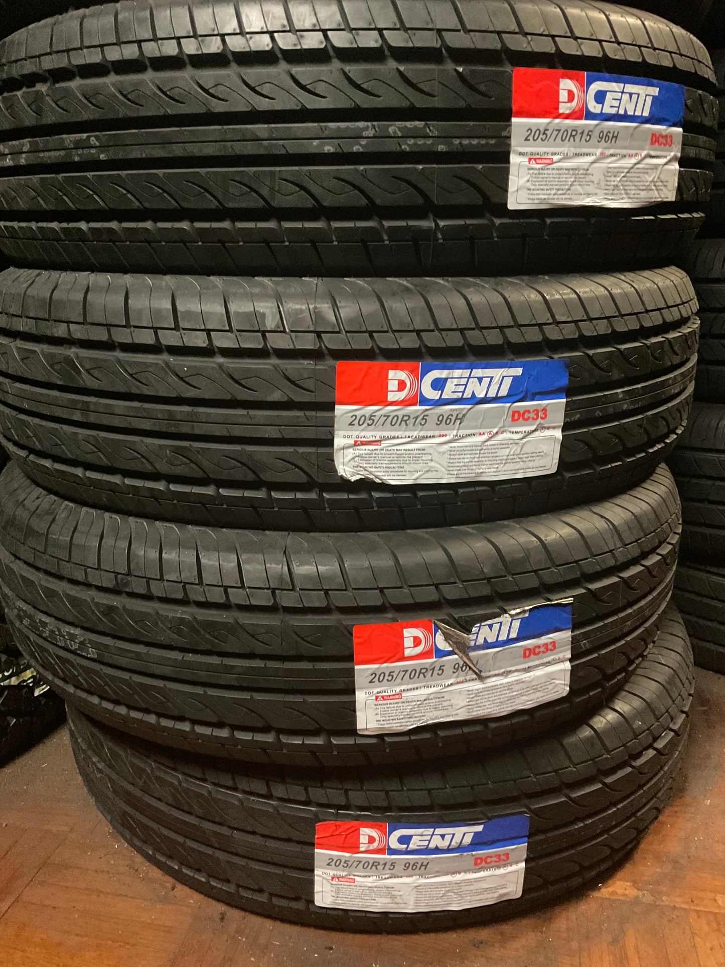 205/70R15 96H Dcenti DC33 UHP Summer