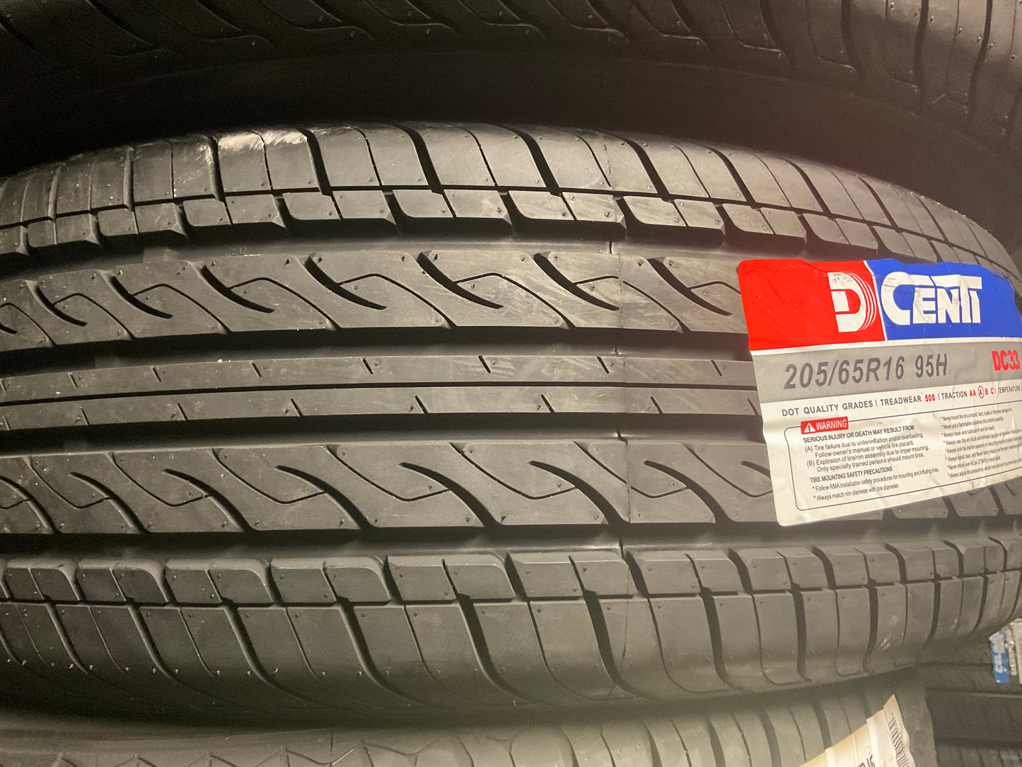 205/65R16 95H Dcenti DC33 UHP Summer