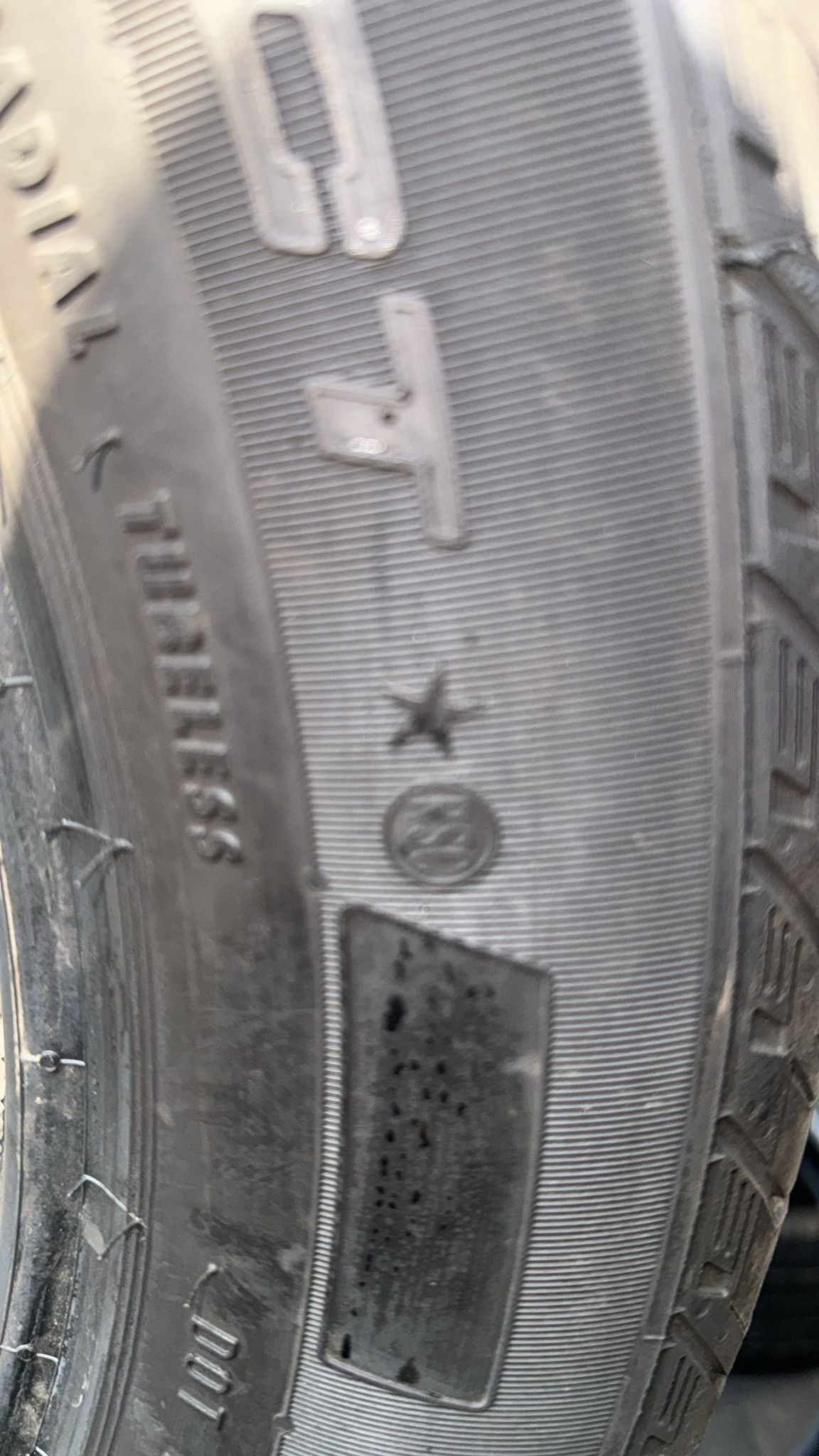 285/45R21 113H | High-Performance Continental Tires - SET OF 4 - USED
