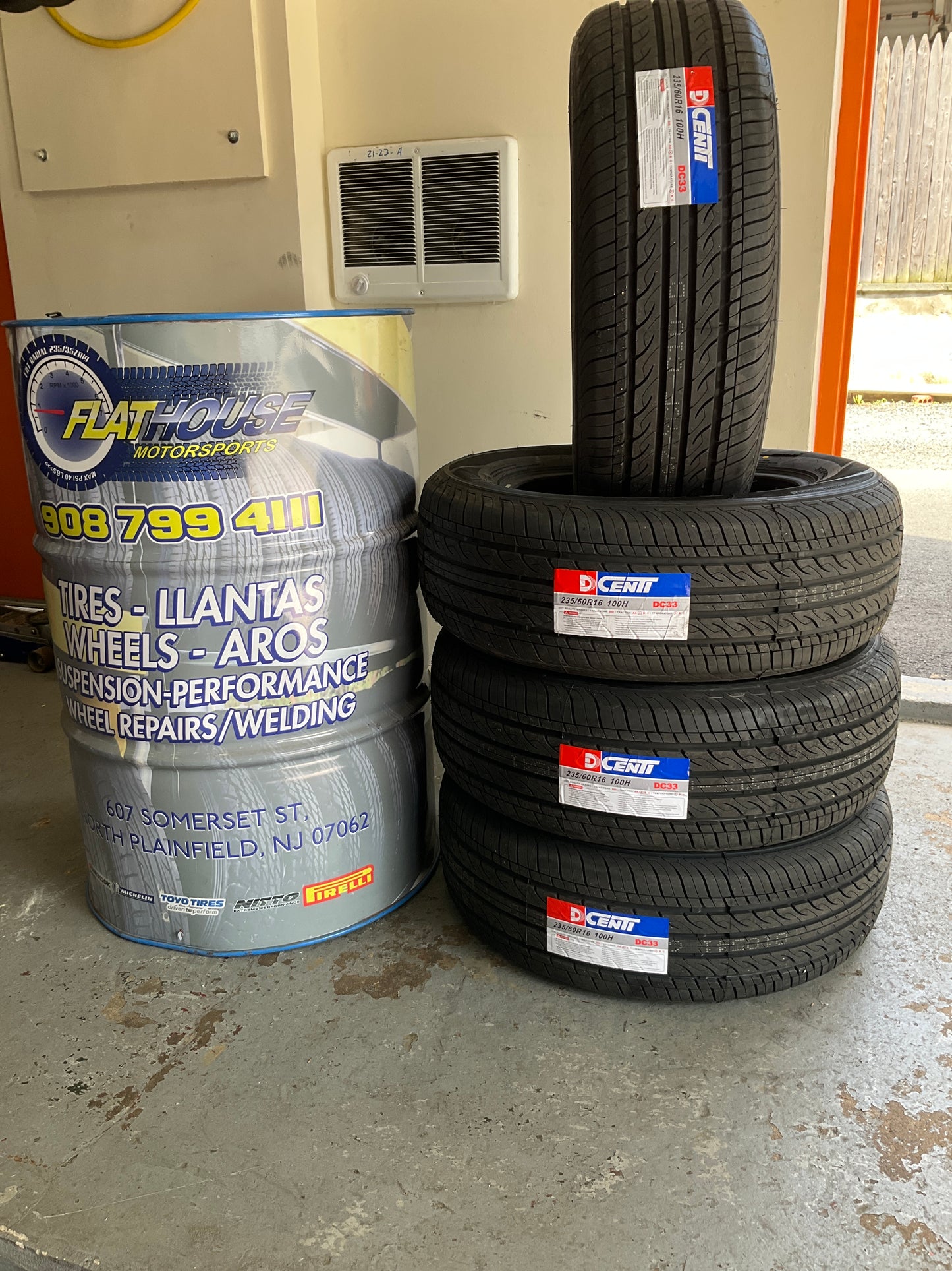 Dcenti DC33 UHP Summer 235/60R16 100H Passenger Tire
