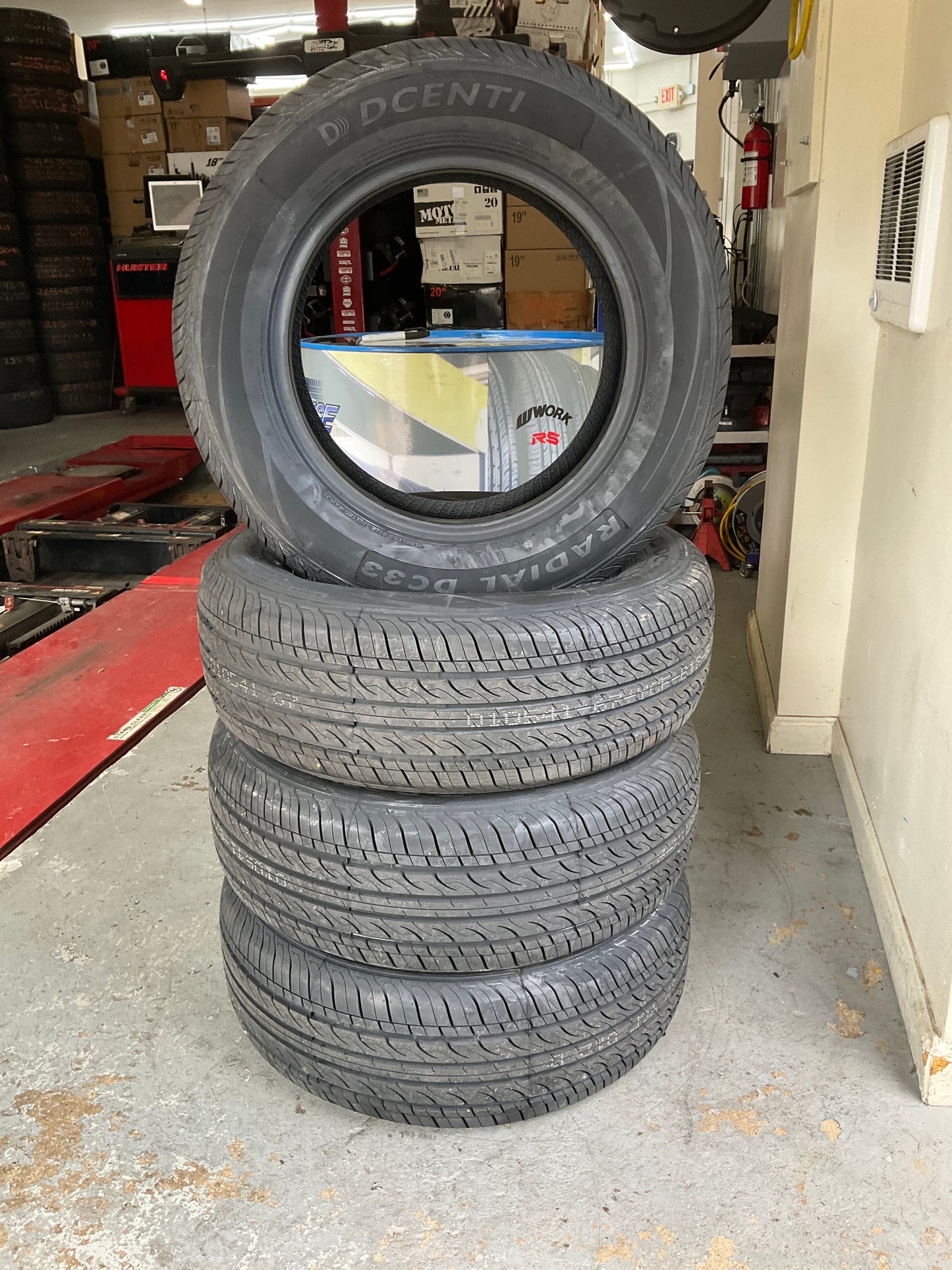Dcenti DC33 UHP Summer 235/60R16 100H Passenger Tire