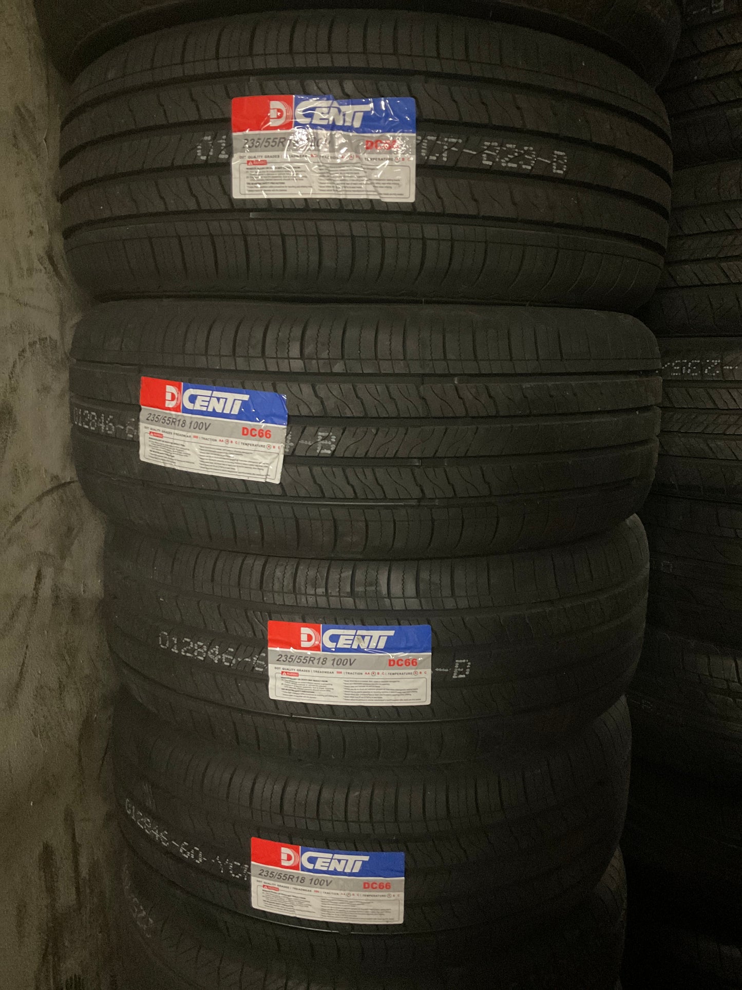 235/55R18 100V Dcenti c66