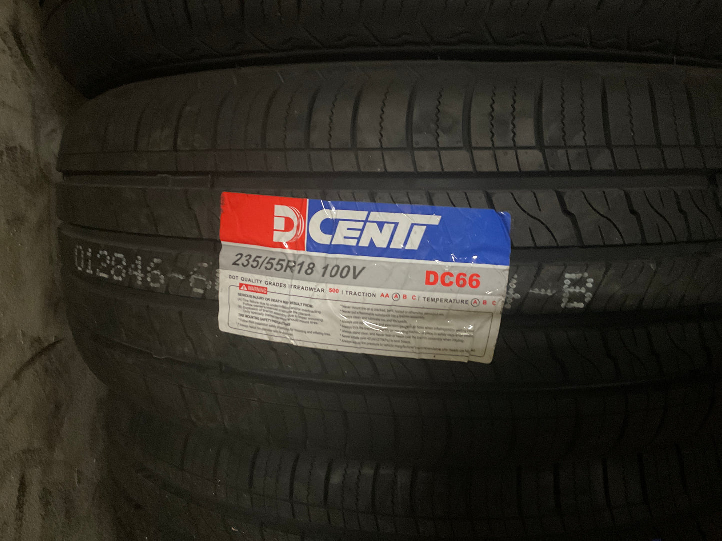 235/55R18 100V Dcenti c66