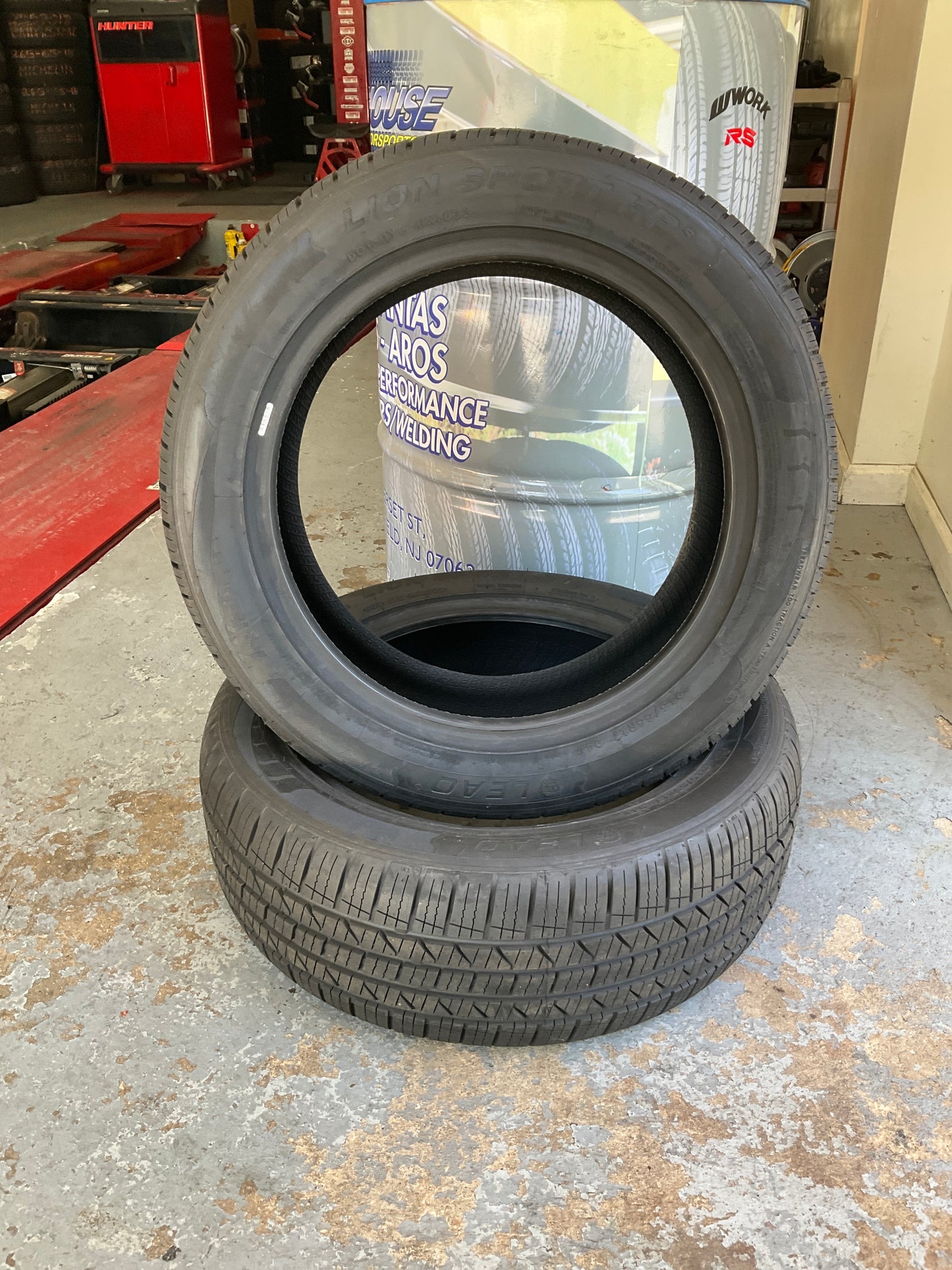Leao Lion Sport HP3 All Season 215/55R17 94V Passenger Tire