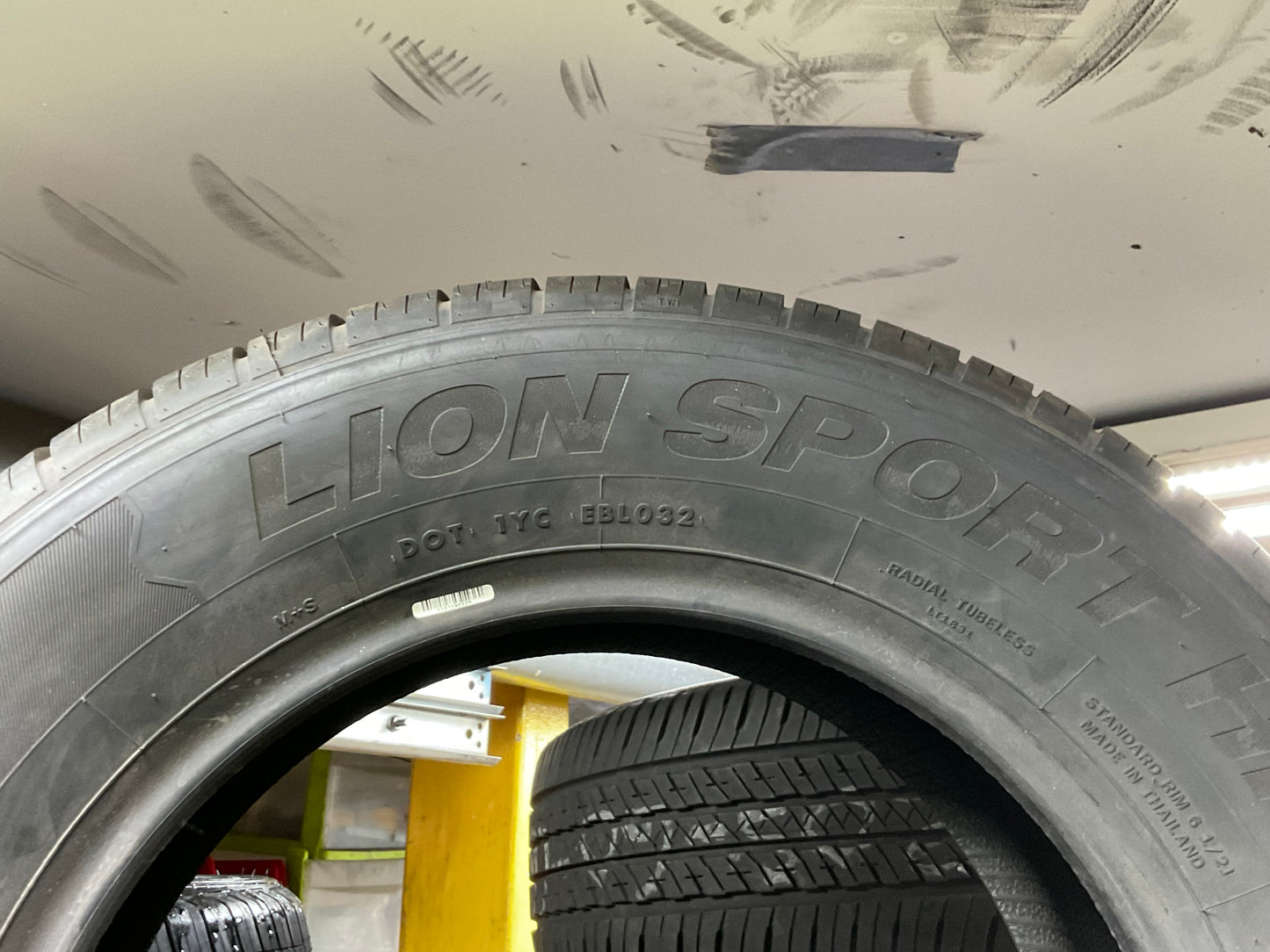 225/60/16 LEAO TIRES LION SPORTS HP3 - 98H